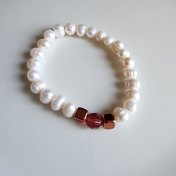 Chic White Pearl and Pink Bead Bracelet - Picture 2 of 5